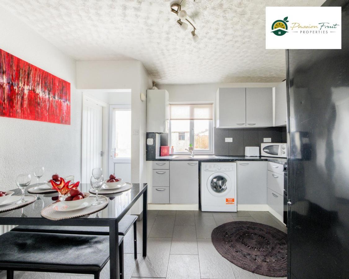 3 Bedroom House With 5 Beds House By Passionfruit Properties Near Coventry City Centre - Bcc المظهر الخارجي الصورة